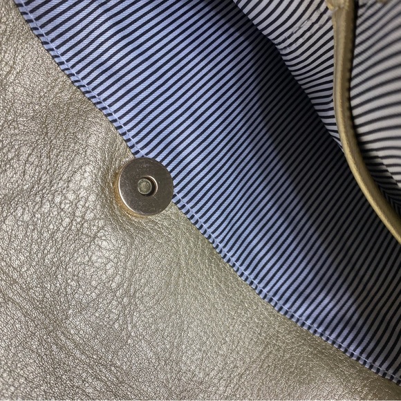 Muted gold clutch with tassel and cross body chain - Picture 4 of 6